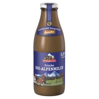 Milch in der Glasflasche 3,8% Demeter